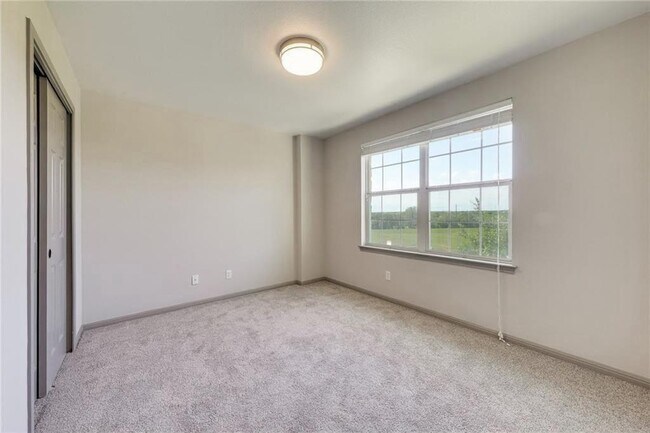 Building Photo - 15113 Fernhill Dr