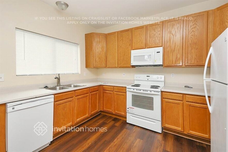 Building Photo - 882 Rancher Dr