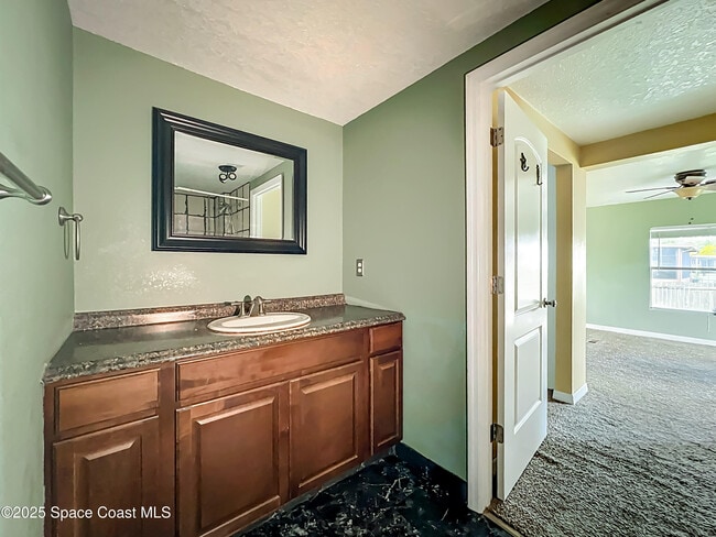 Building Photo - 425 Baker Rd