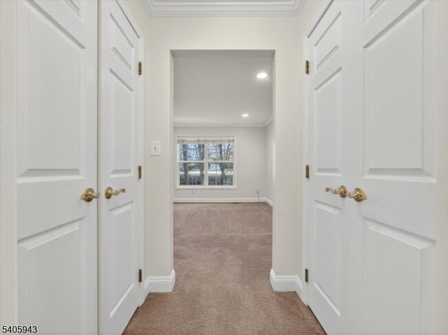 Building Photo - 124 Barclay Dr