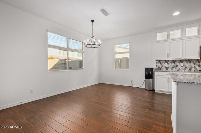Building Photo - 14038 W Desert Hollow Dr