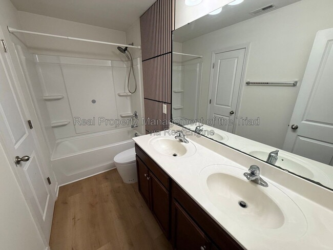 Building Photo - 1759 Waverly Oaks Dr