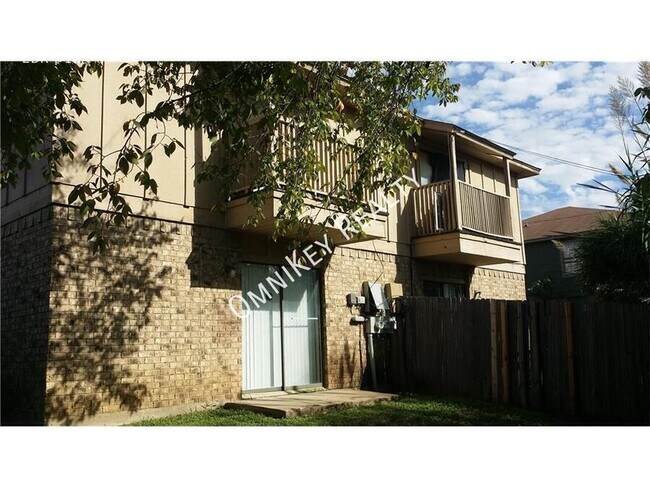 Building Photo - 504 Kings Way Dr