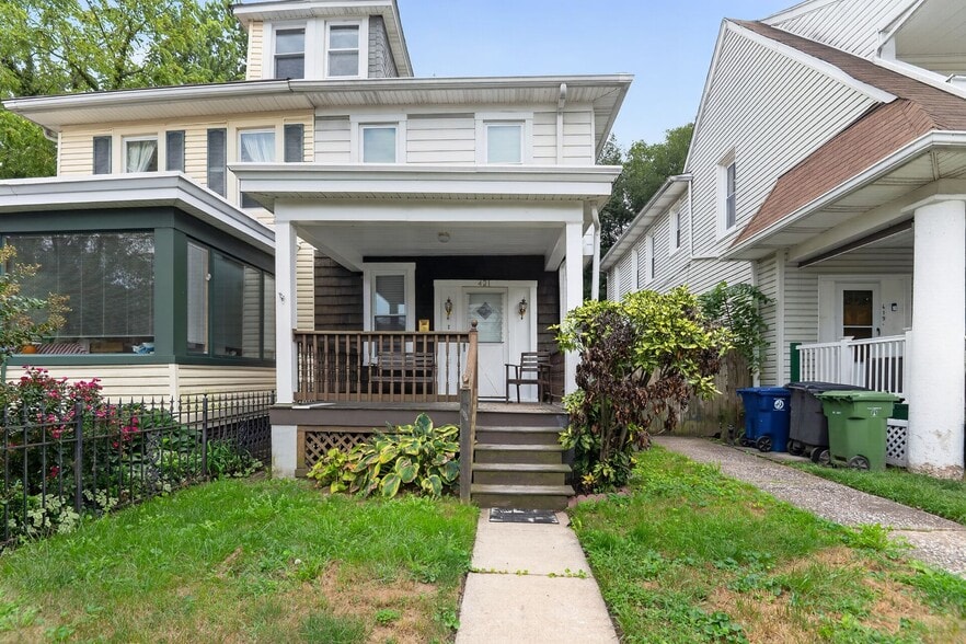 Building Photo - 421 Charter Oak Ave