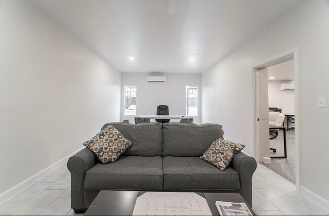 Building Photo - 10864 Pecan St