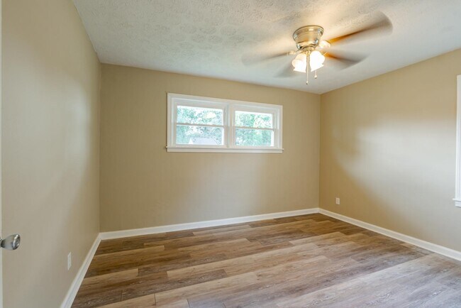 Building Photo - 509 Diecks Dr