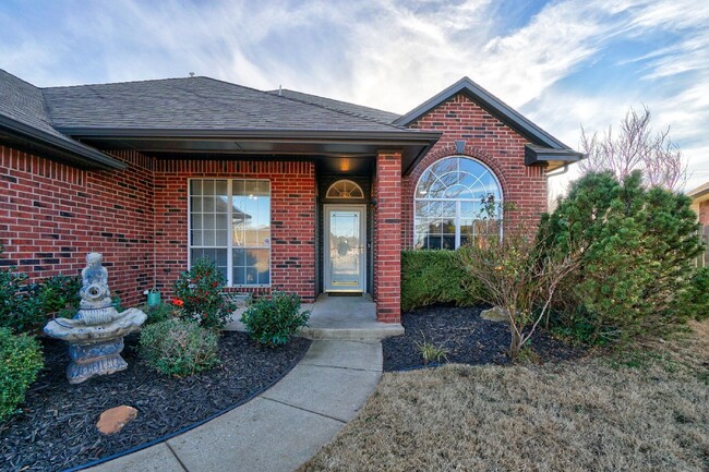 Building Photo - Spacious 4-Bedroom Retreat in Oklahoma City