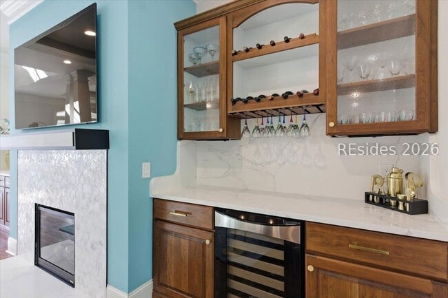 Building Photo - 165 Topside E