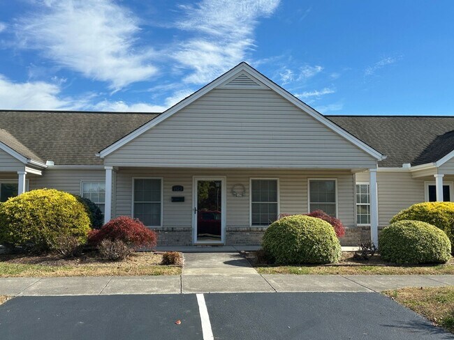 Primary Photo - 2 Bedroom / 1 Bath Home Kingsport TN