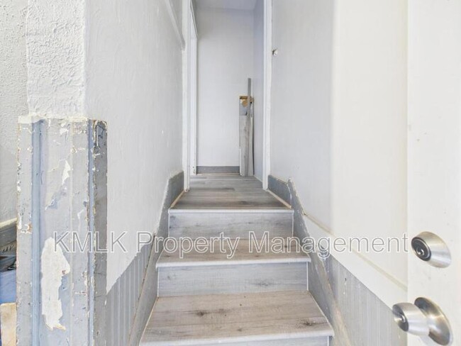 Building Photo - 855 Work Dr