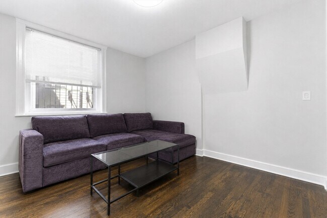 Building Photo - 168 Endicott St