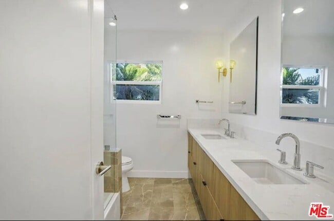 Building Photo - 7406 W 82nd St