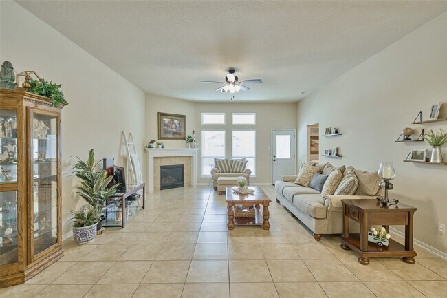 Building Photo - 9940 Yearling Pl