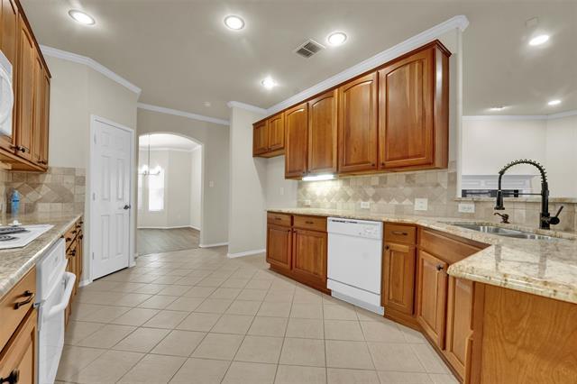 Building Photo - 8327 Robertson Dr