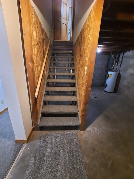 Building Photo - 3237 Runway Ave