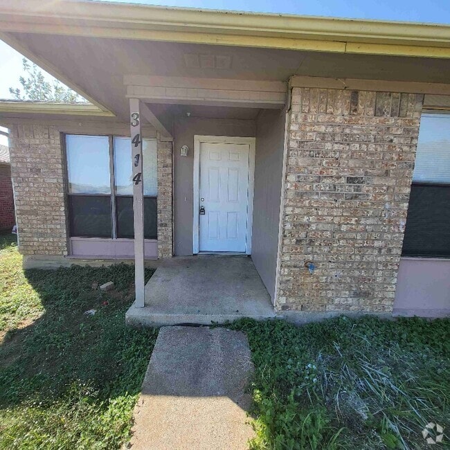 Building Photo - 3414 Colonial Pl