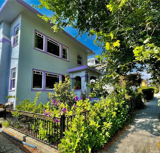 Building Photo - 3148 College Ave