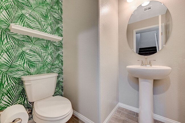 Building Photo - MODERN 2 Story, 3 Bedroom Home near Aliante!