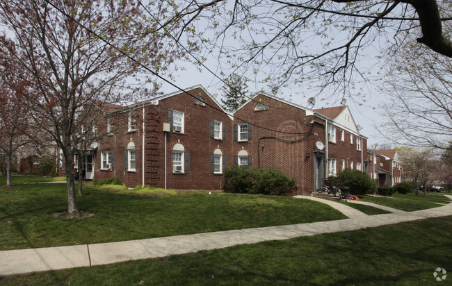 Primary Photo - Shore Gardens Apartments