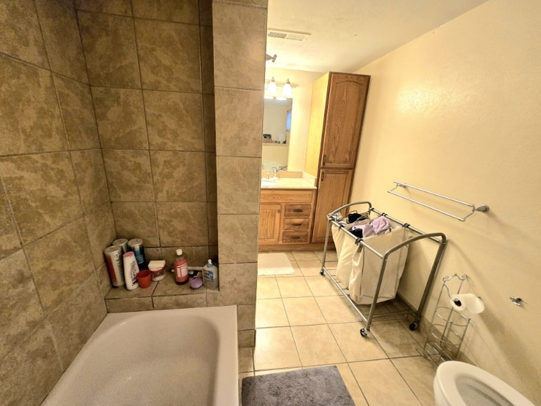 Building Photo - 8250 Chase Way