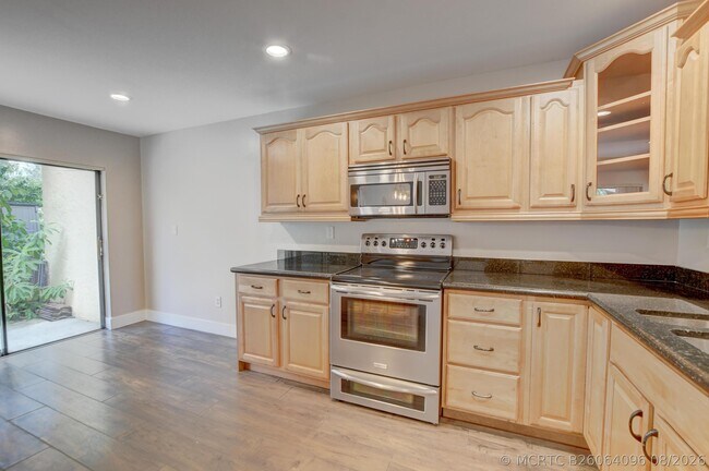 Building Photo - 6165 Belleza Ln