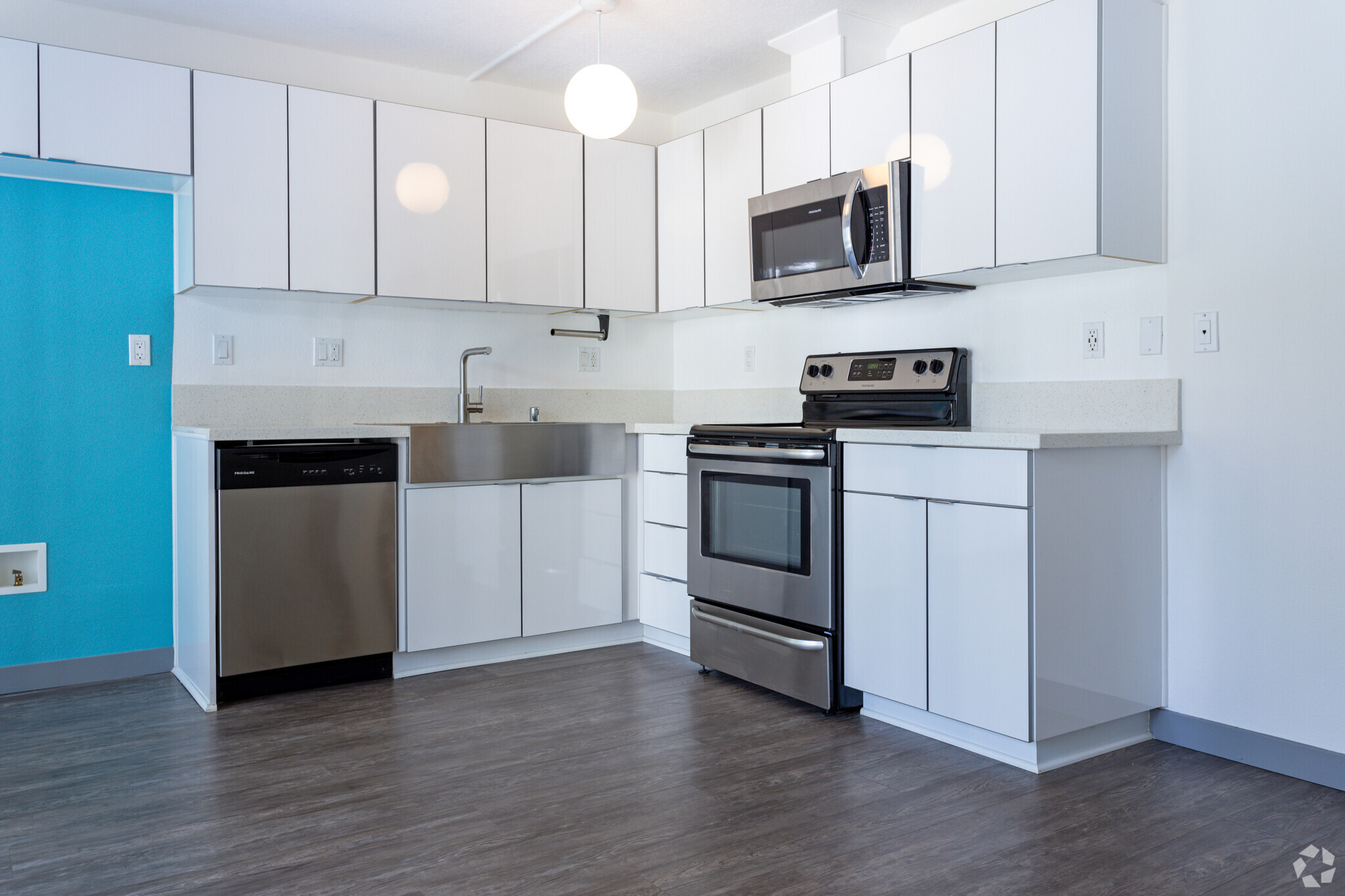 1BR, 1BA - 735 SF - The Parsons