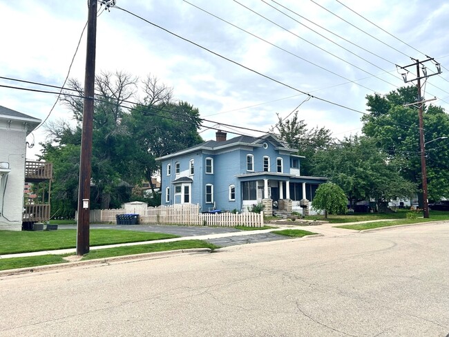 Building Photo - 120 E Franklin Ave