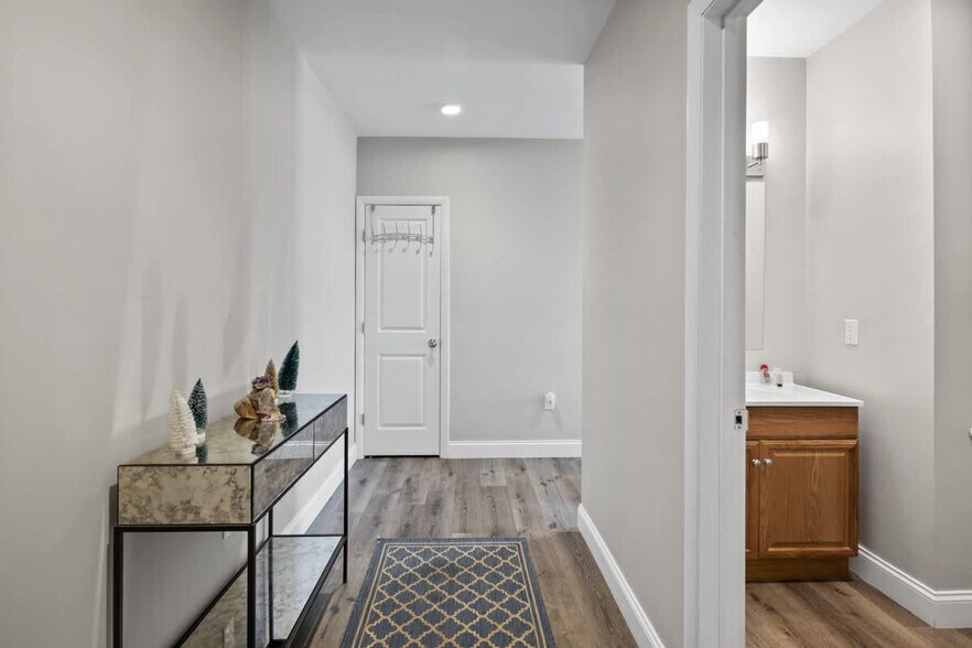 Building Photo - 140 Pearl St