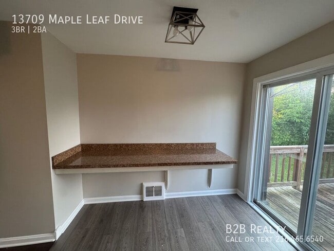 Building Photo - 13709 Maple Leaf Dr