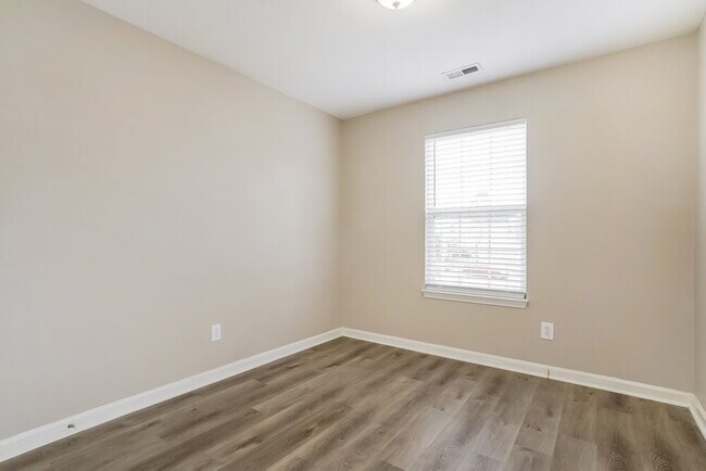 Building Photo - 230 Appsmill Pl