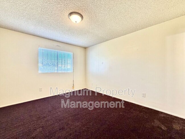 Building Photo - 132 E Bowen Rd