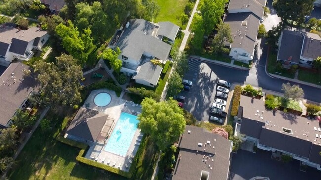 Building Photo - Beautiful Townhome in Northpoint Community in Cupertino!