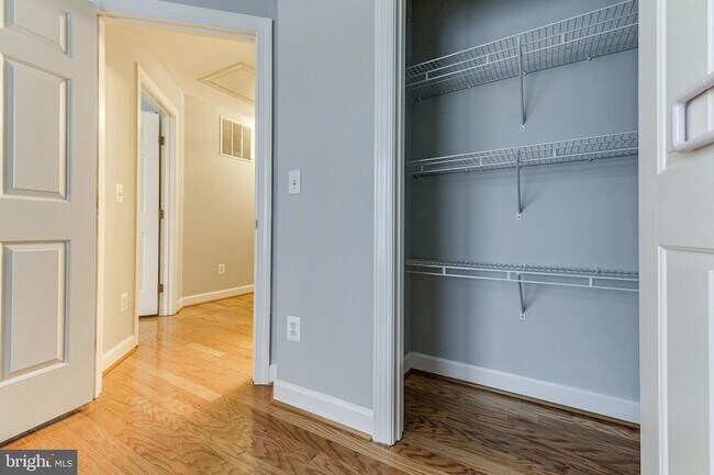 Building Photo - 953 Harrison Cir