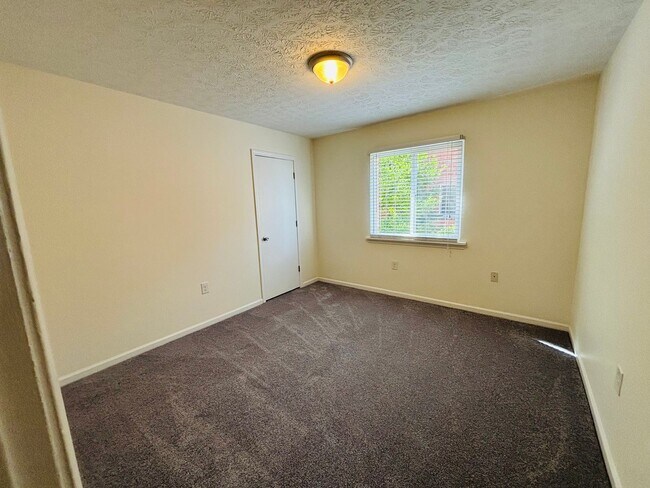 Building Photo - 1011 Grove Ave