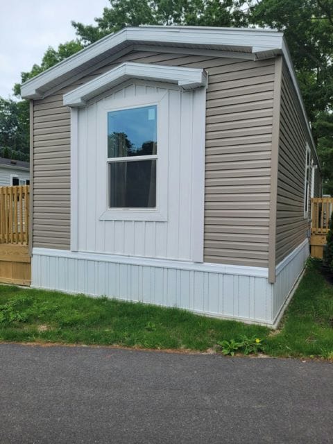 Building Photo - 658 Sound Ave