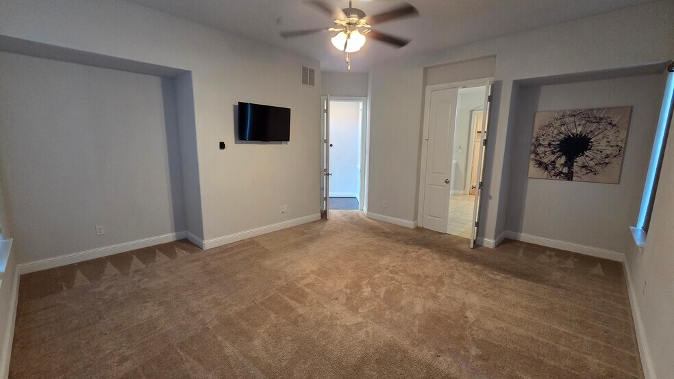 Building Photo - 1112 Maverick Dr