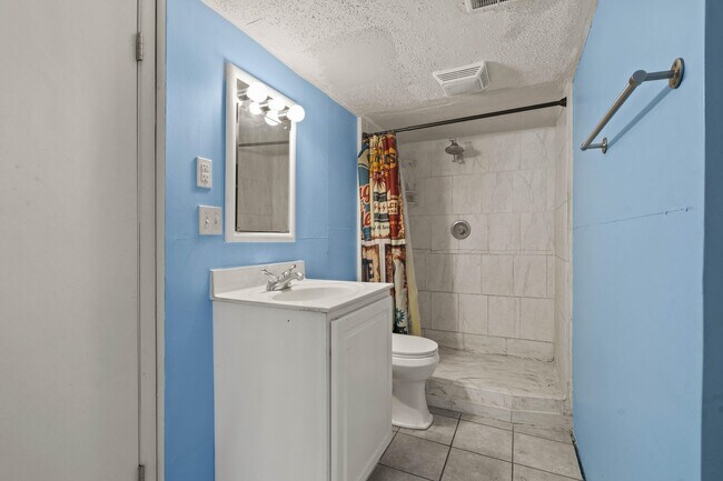 Building Photo - 2218 Bluff Blvd