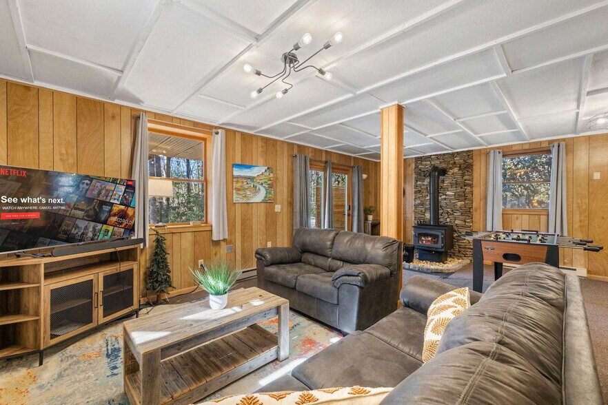 Building Photo - 161 Old Transylvania Turnpike