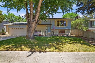 Building Photo - $1,995.95 4-bed, 1.5 bath, located in Colorado Springs with a large back yard