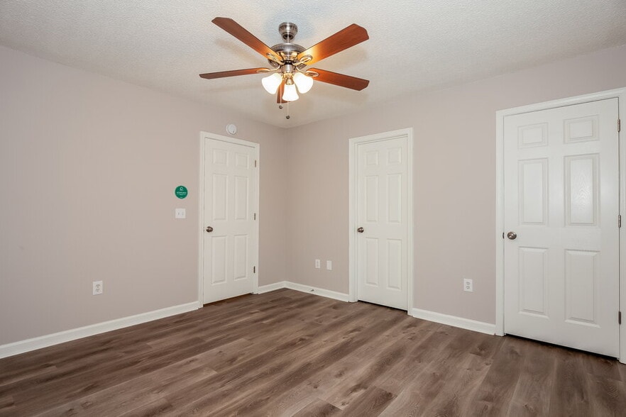 Building Photo - 818 Highlander Ct