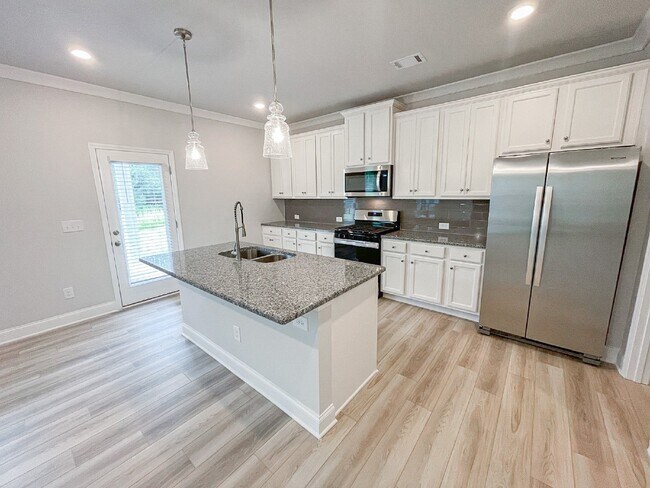 Building Photo - 4624 Silver Oak Dr SW