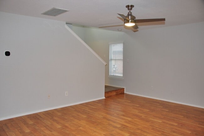 Building Photo - 4 Bedroom 2.5 Bath in Block House Creek