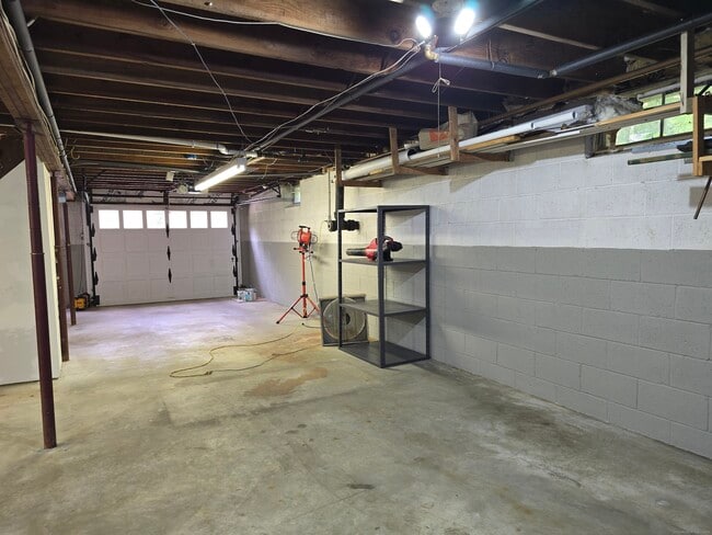 Building Photo - 58 Old Hawleyville Rd
