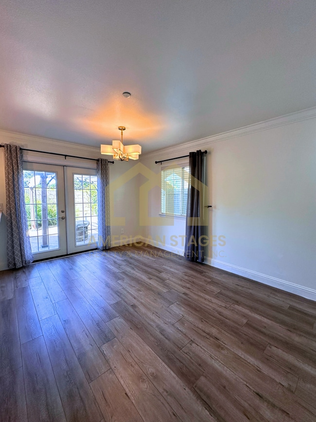 Building Photo - 1441 Crown Cir