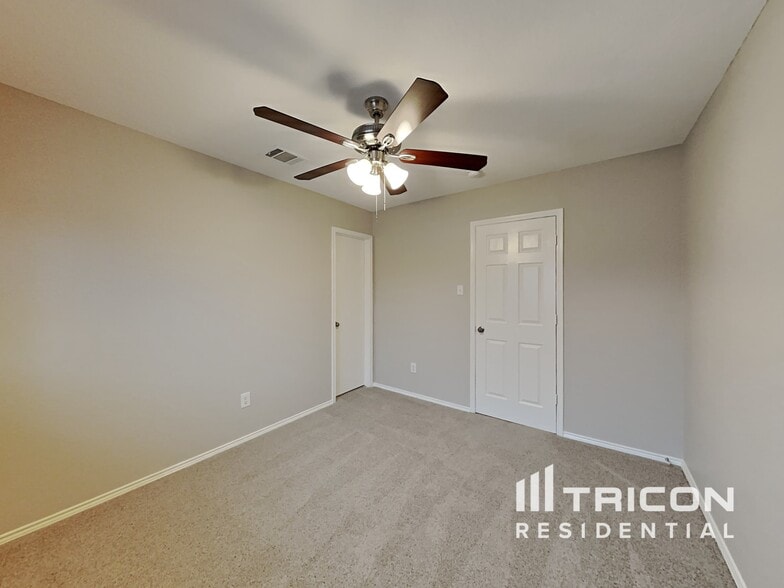 Building Photo - 8504 Hawkview Dr