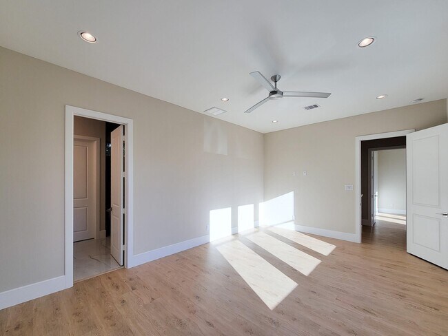 Building Photo - 5613 Leonard St