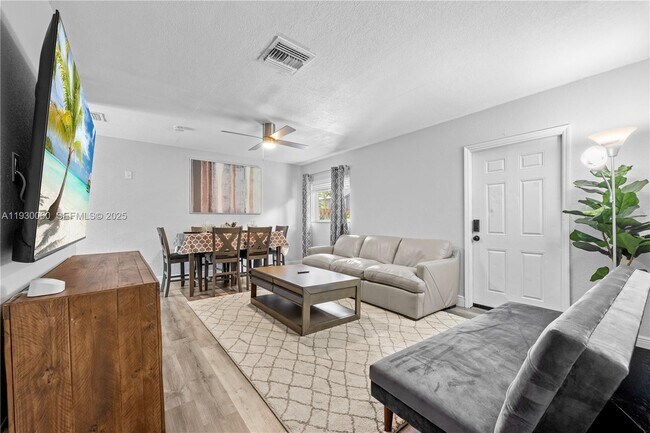 Building Photo - 1208 NE 5th Ave