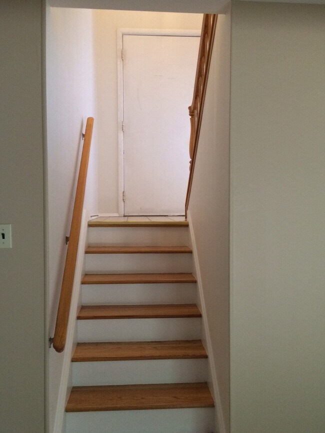Building Photo - 6 Stewart Ln