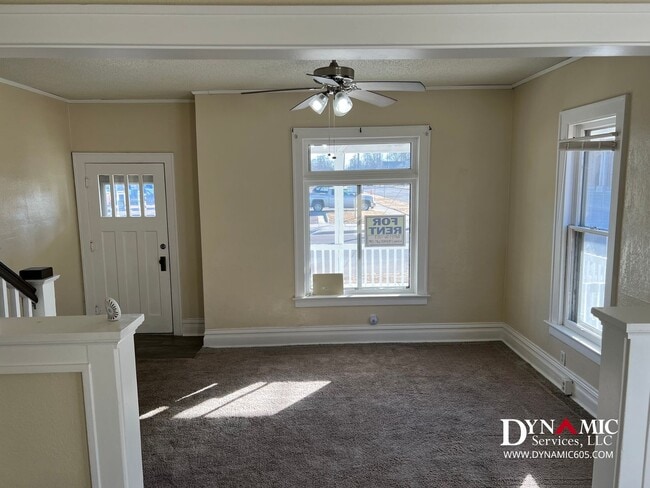 Building Photo - Remodeled 3 Bed / 1 Bath Remodeled Queen Anne Duplex – Downtown Sioux Falls