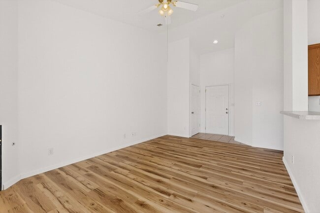 Building Photo - 4200 Ridgeway Ct